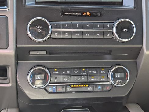 Used 2018 Ford Expedition XLT w/ Equipment Group 202A RWD image 19