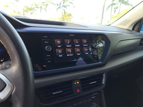 Used 2023 Volkswagen Taos SE image 21