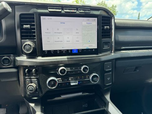 Used 2023 Ford F250 Lariat w/ Lariat Ultimate Package AWD/4WD image 8