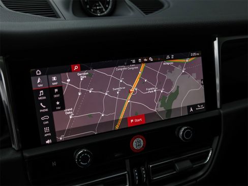 Used 2025 Porsche Macan image 24