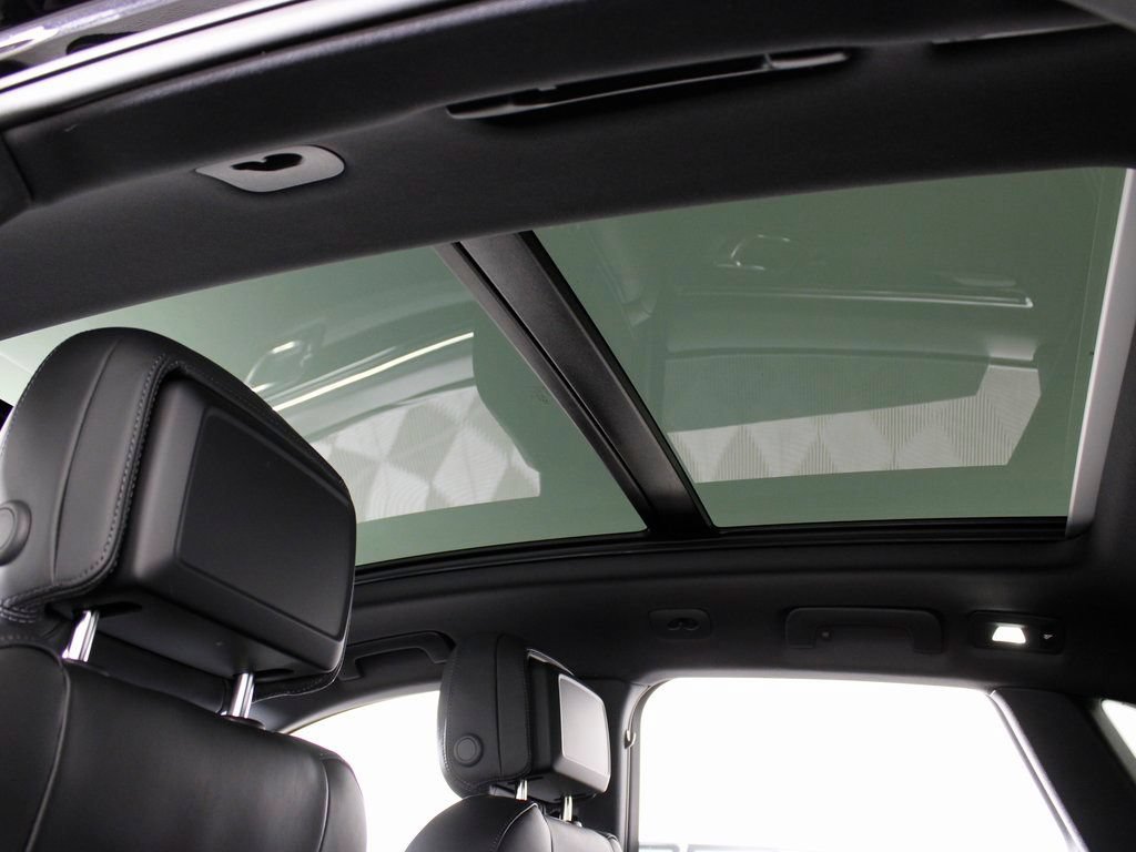 Certified 2026 Porsche Macan AWD/4WD image 19
