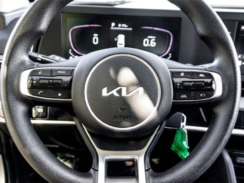 Used 2024 Kia Sportage LX image 17