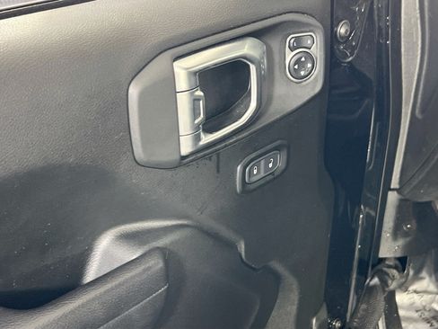 Used 2023 Jeep Gladiator Sport AWD/4WD image 17