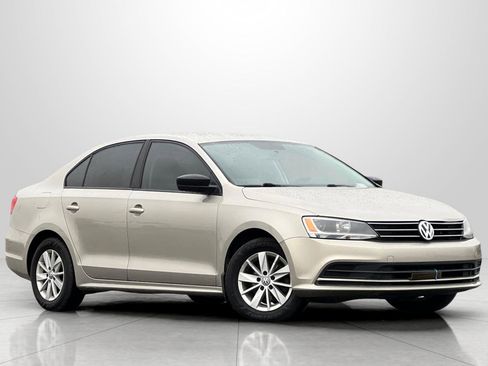 Used 2015 Volkswagen Jetta S image 2
