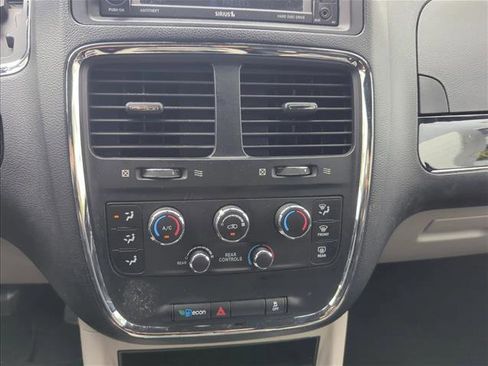 Used 2018 Dodge Grand Caravan SXT image 7