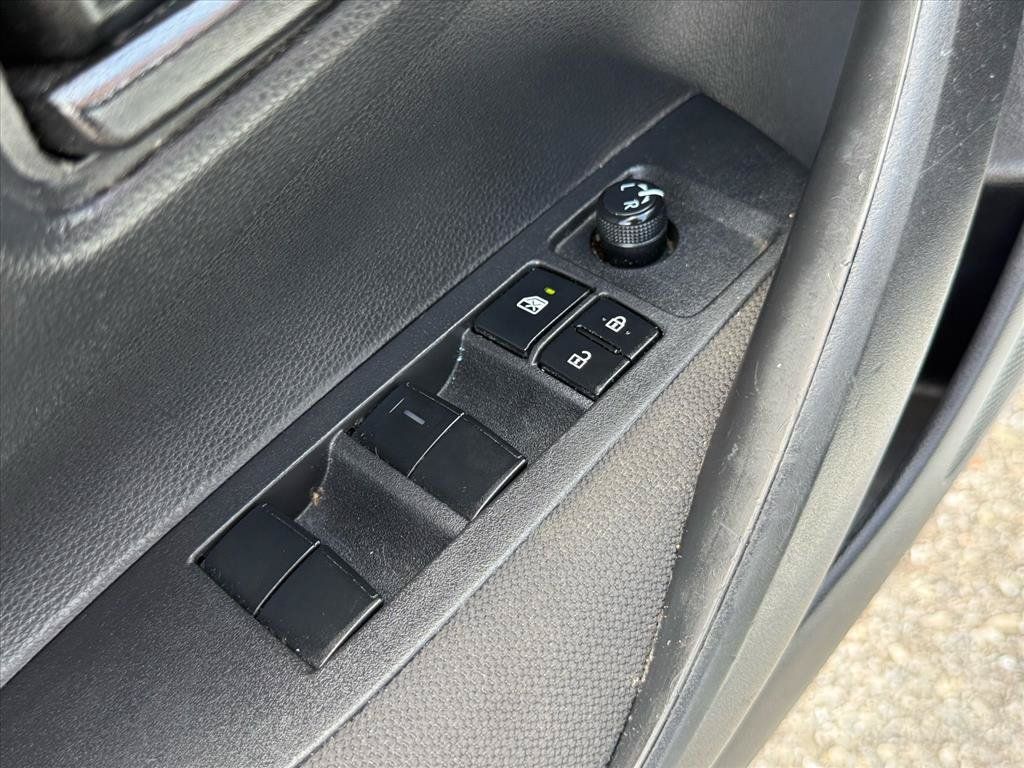 Used 2022 Toyota Corolla LE FWD image 15