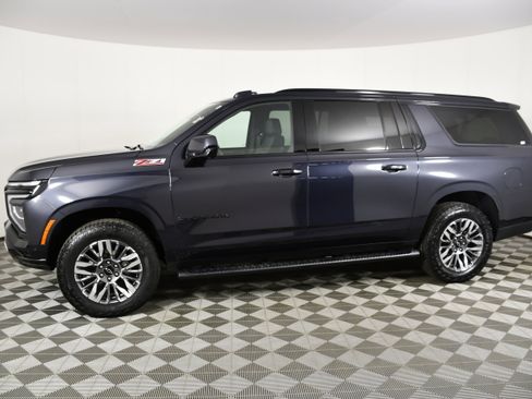 Used 2025 Chevrolet Suburban Z71 image 9