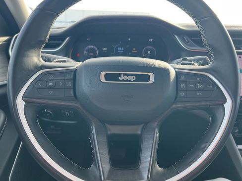 Used 2022 Jeep Grand Cherokee Limited image 20