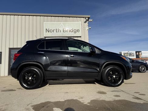 Used 2019 Chevrolet Trax LT w/ LT Convenience Package image 24