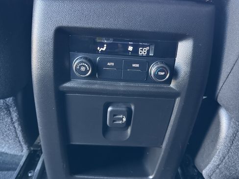 Used 2021 Chevrolet Traverse LT image 21