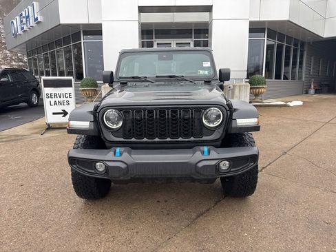 Used 2024 Jeep Wrangler Unlimited image 2