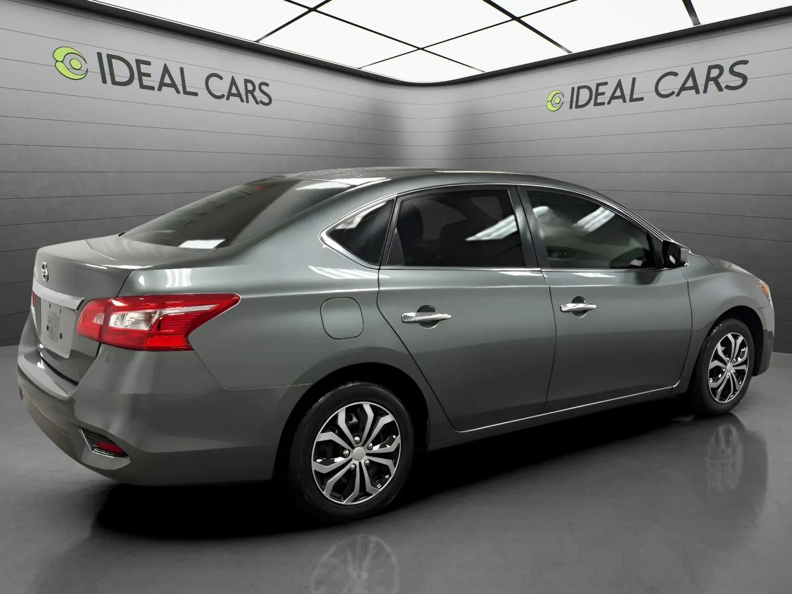 Used 2018 Nissan Sentra S FWD image 5