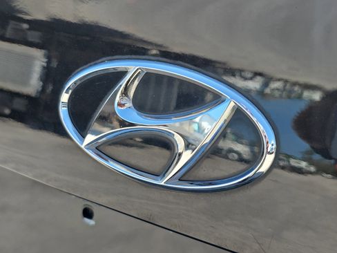 Used 2016 Hyundai Genesis 3.8 RWD image 9