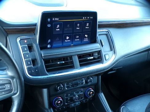 Used 2023 Chevrolet Suburban Premier RWD image 9
