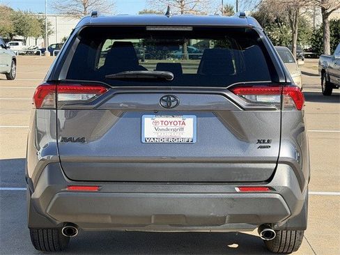 Used 2019 Toyota RAV4 XLE image 5