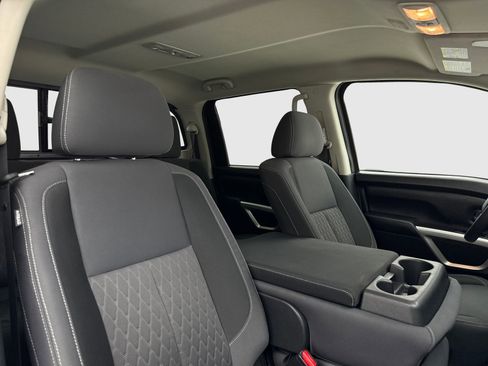 Used 2022 Nissan Titan SV AWD/4WD image 40