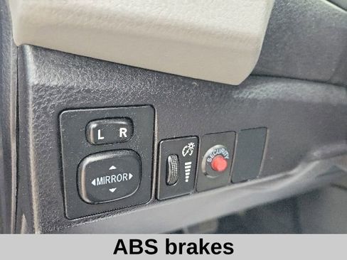 Used 2016 Toyota Corolla LE FWD image 6