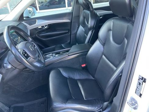 Used 2021 Volvo XC90 T5 Momentum w/ Protection Package Premier image 12