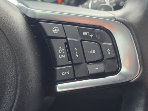 Used 2018 Jaguar E-PACE R-Dynamic HSE image 20