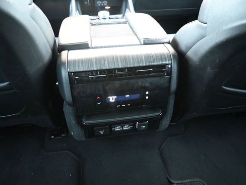 Used 2024 Jeep Wagoneer Series II w/ Flexible Seating Group RWD image 31