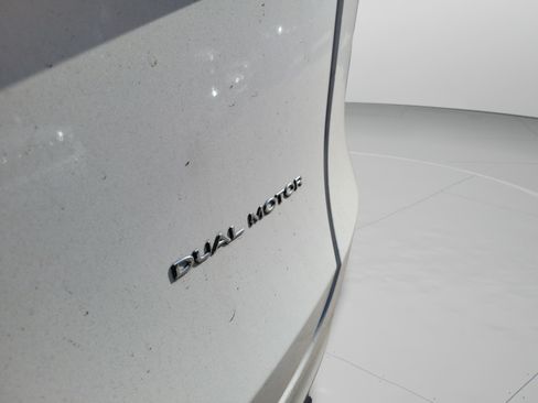 Used 2021 Tesla Model Y Long Range AWD/4WD image 30
