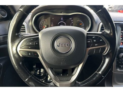 Used 2020 Jeep Grand Cherokee Laredo image 24