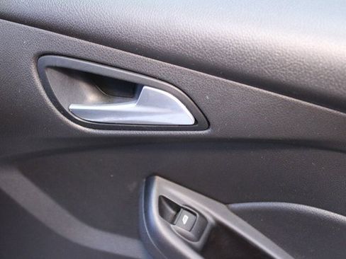 Used 2018 Ford Focus SE image 12