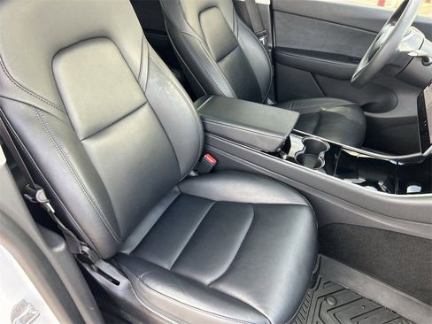Used 2020 Tesla Model Y Long Range image 10