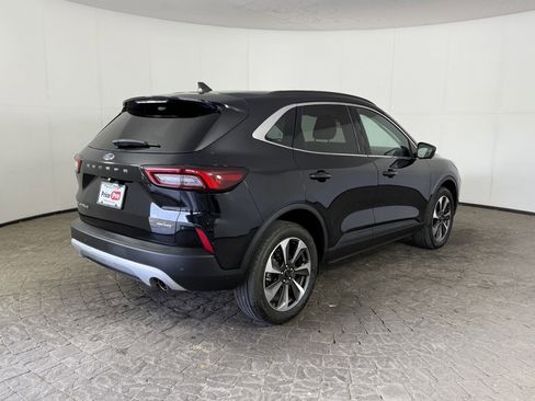 Used 2023 Ford Escape Platinum image 9