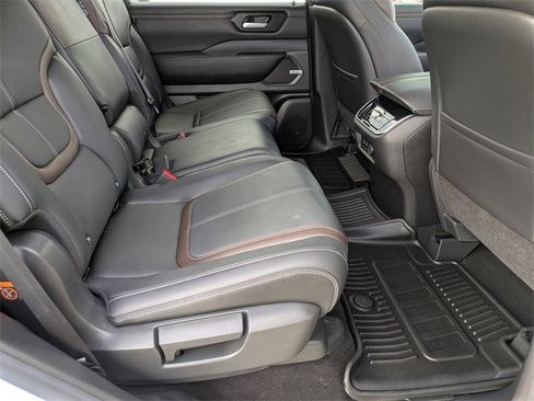 Used 2025 Nissan Armada SL image 14