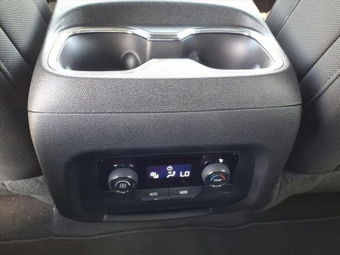 New 2026 Chevrolet Traverse LT image 12