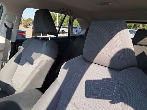 Used 2021 Toyota RAV4 XLE image 16