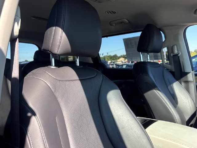 Used 2024 Kia Carnival EX FWD image 33