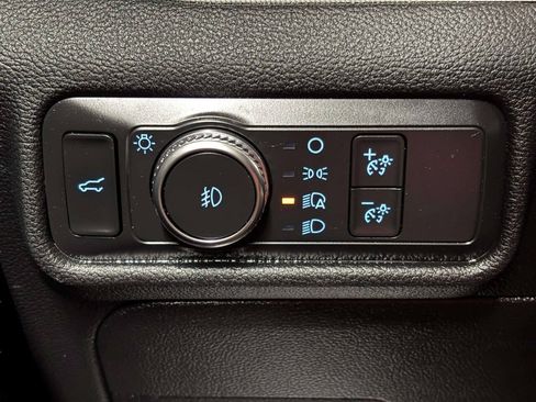 Used 2020 Ford Explorer XLT w/ Equipment Group 202A AWD/4WD image 36