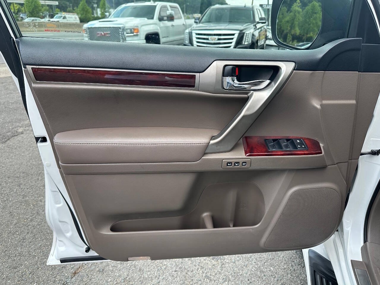 Used 2011 Lexus GX 460 w/ Comfort Plus Pkg AWD/4WD image 10