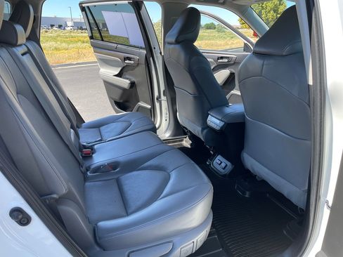 Used 2023 Toyota Highlander Limited AWD/4WD image 17