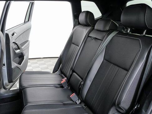 Certified 2023 Volkswagen Tiguan SE R-Line image 15
