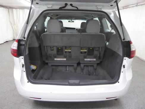 Used 2016 Toyota Sienna L image 27
