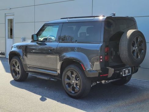 Used 2023 Land Rover Defender 90 X-Dynamic SE image 3