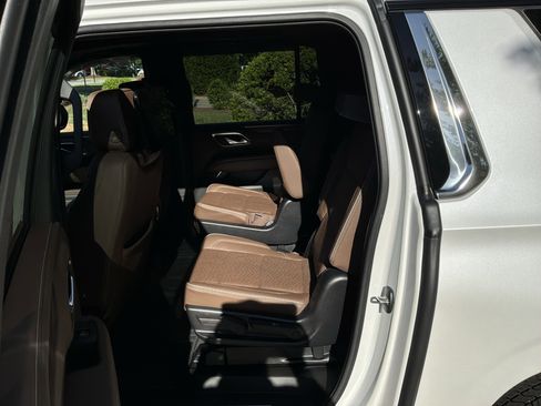 Used 2023 Chevrolet Suburban High Country w/ Advanced Technology Package image 31