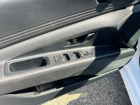 Used 2025 Hyundai Elantra SEL FWD image 17