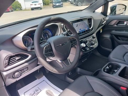 New 2026 Chrysler Voyager LX image 30