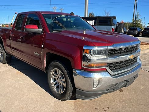 Used 2019 Chevrolet Silverado 1500 LT w/ Texas Edition image 5