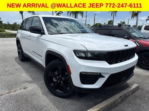 Used 2023 Jeep Grand Cherokee Limited w/ Black Appearance Package AWD/4WD image 3