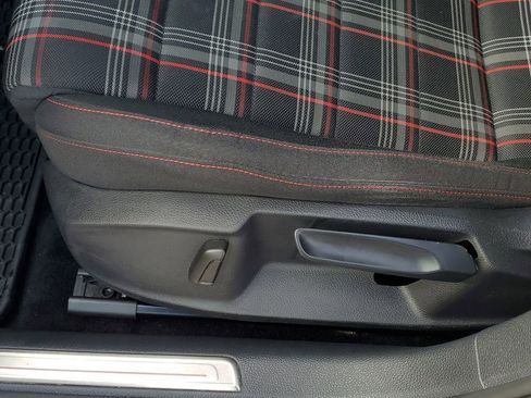 Used 2020 Volkswagen GTI S image 9