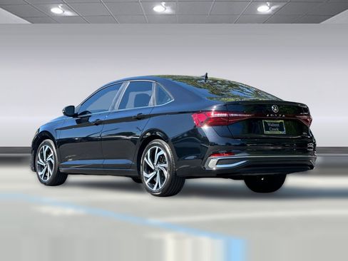 Used 2025 Volkswagen Jetta SEL FWD image 3