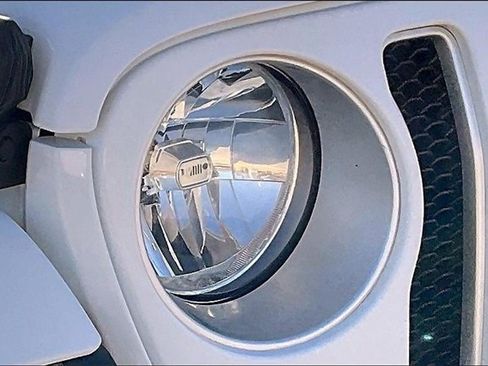 Used 2020 Jeep Wrangler Unlimited Sahara image 26