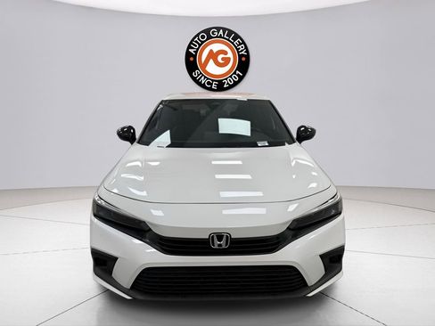 Used 2023 Honda Civic Sport image 2