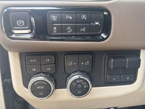 Used 2025 GMC Yukon Denali w/ Denali Reserve Package AWD/4WD image 20