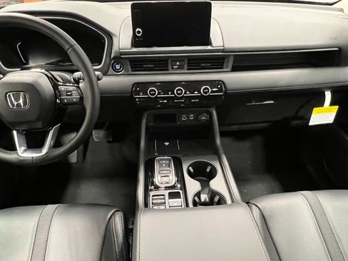 New 2025 Honda Pilot EX-L image 17